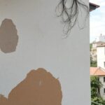 Humedad en pared medianera: cómo se diagnostica en edificios